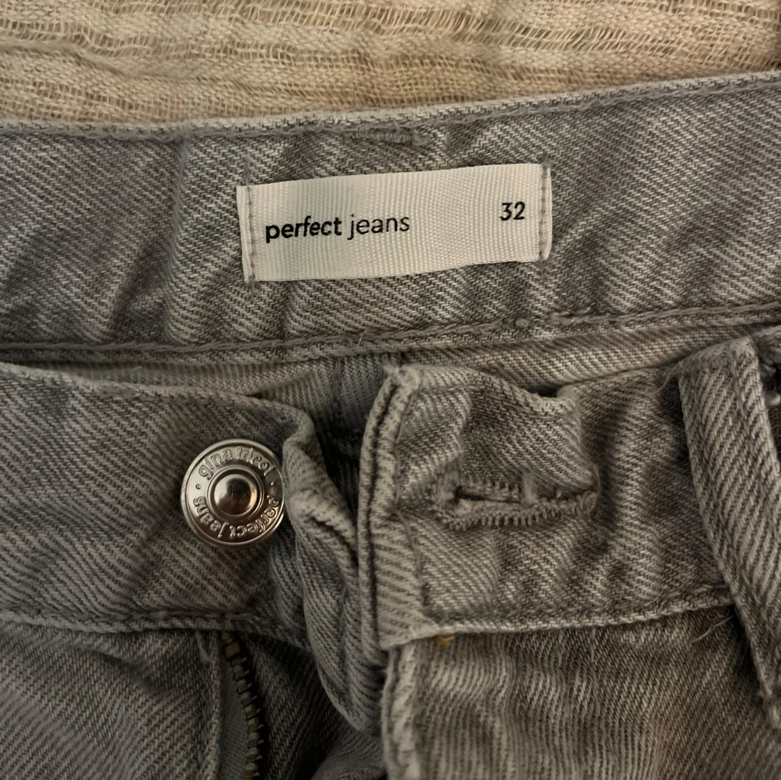 Grå jeans från Perfect Jeans - 91