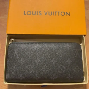 plånbok  - Plånbok använd ett par gånger 1000kr unisex för både tjejer o killar