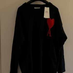 Ami tröja - Helt ny storlek M  För liten för mig därför jag säljer