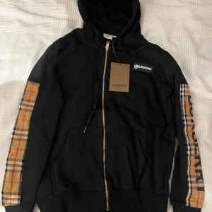 Burberry kofta - Burberry kofta, använts aldrig 1️⃣:1️⃣ pris kan diskuteras