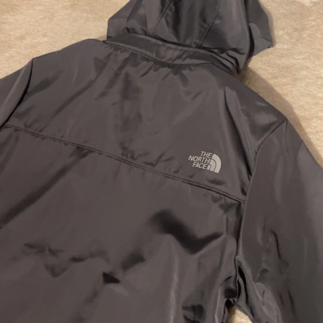 Helt ny vindjacka jag ska sälja det för att den är jätte stor - 91