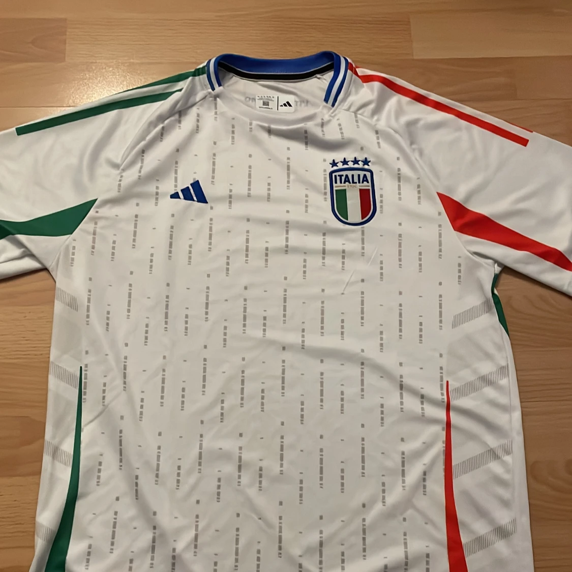 Vit Italien fotbollströja