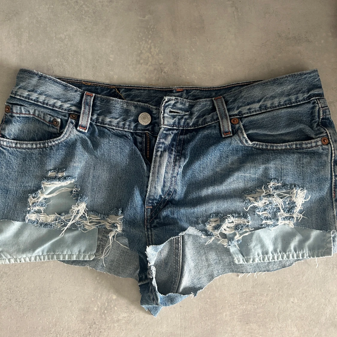 Lågmidjade jeansshorts från Levis