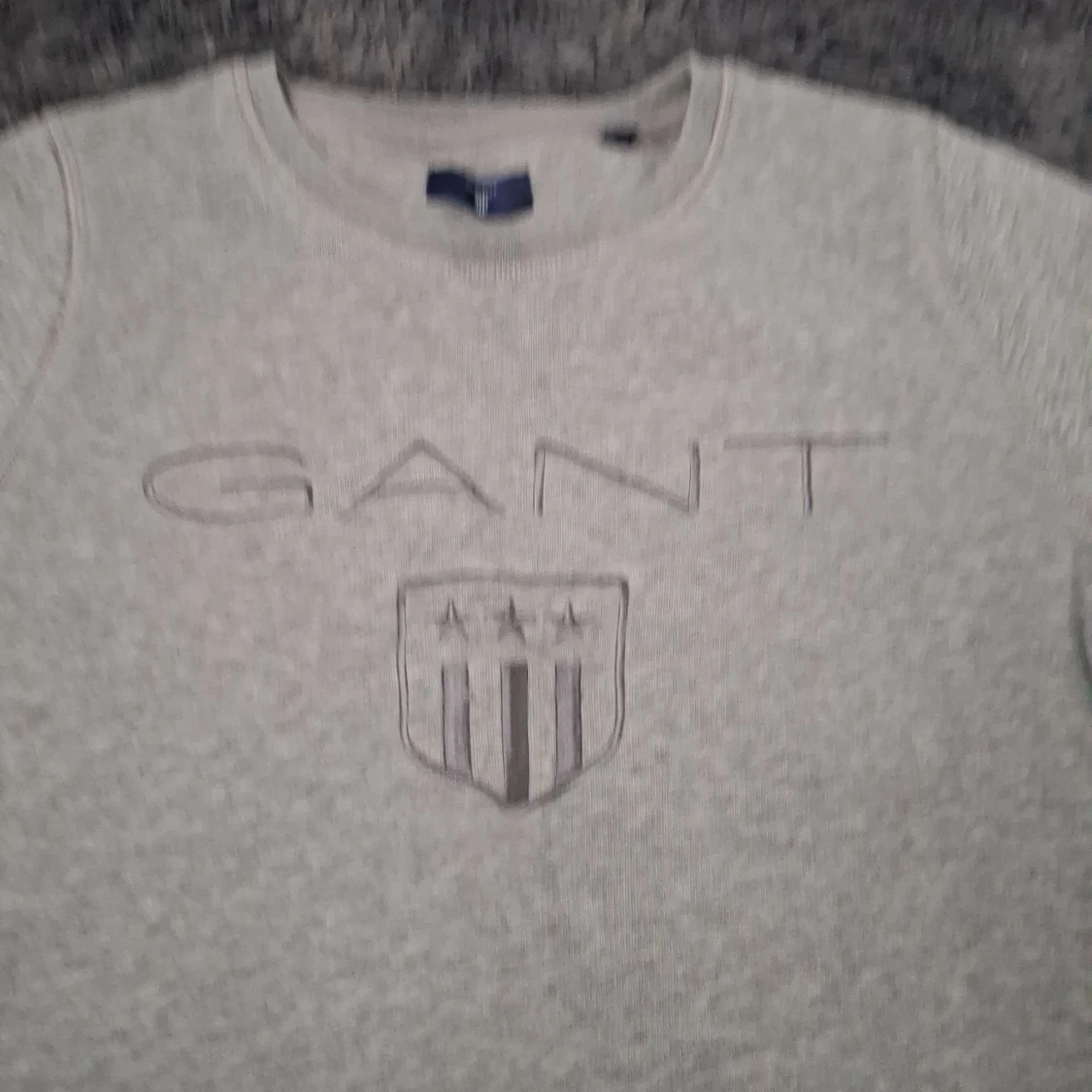 Grå sweatshirt från GANT - 1