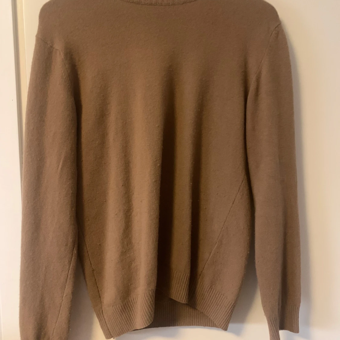 Beige kashmirtröja från Oscar Jacobson