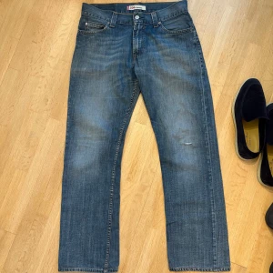 Levis 506 jeans - As snygga levis 506or i väldigt bra skick. Längd: 103cm Bredd: 53cm