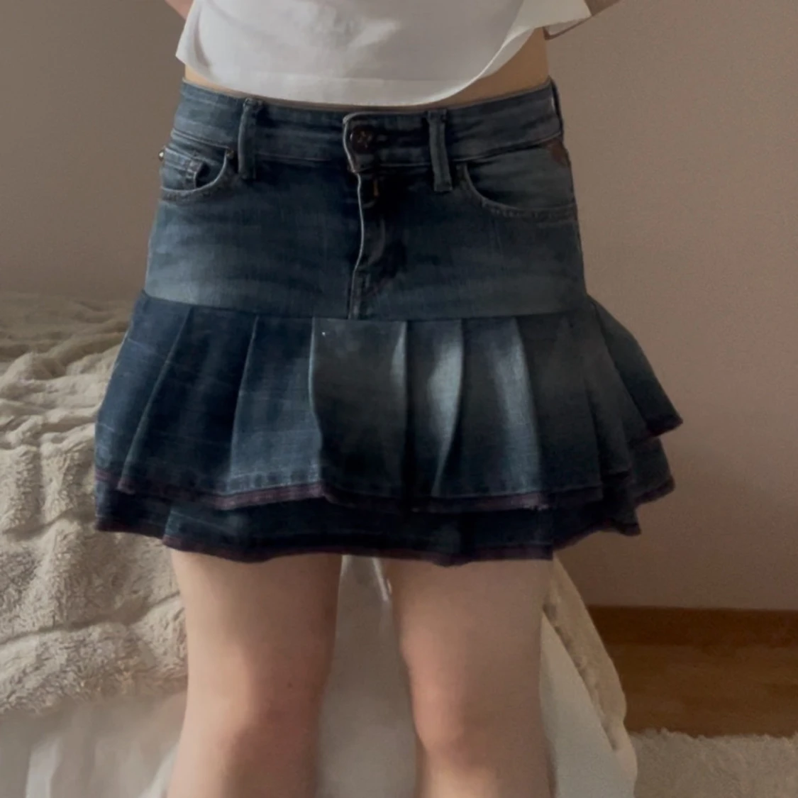 Mörkblå volangkjol i jeans - 2