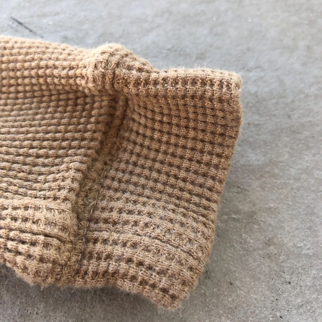 Beige ribbad långärmad tröja med knappar - 2