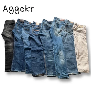 8 Par Jeans - Jacob Cohen, Dondup, Nudie, Replay mm, mestadels strlk 30 till 32. Flesta är slim nåt par straight.