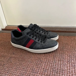Gucci ace skor - Gucci ace i fint skick! Skolåda medföljer, storlek 42