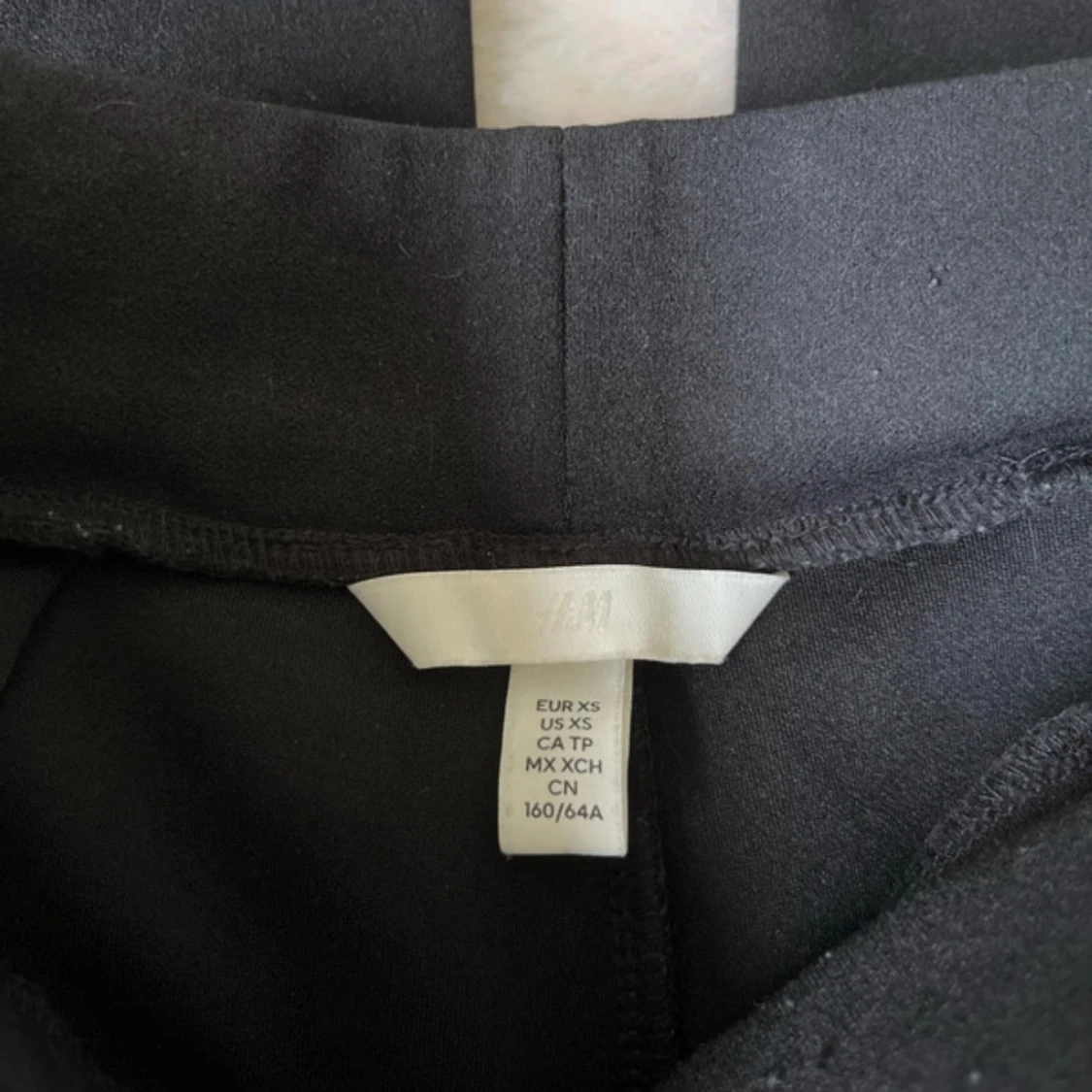 Svarta vida kostymbyxor från H&M - 2