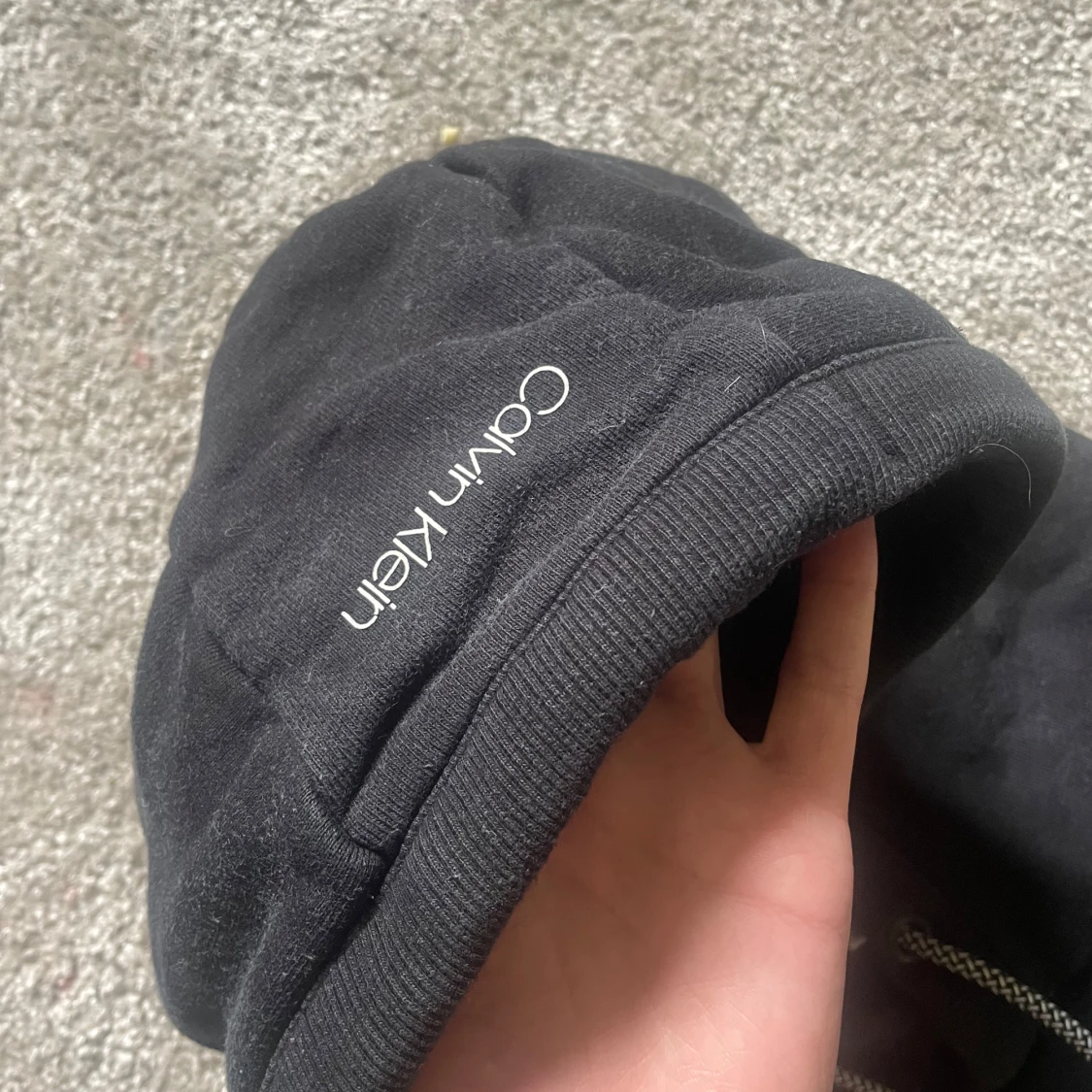 Svart hoodie från Calvin Klein - 2
