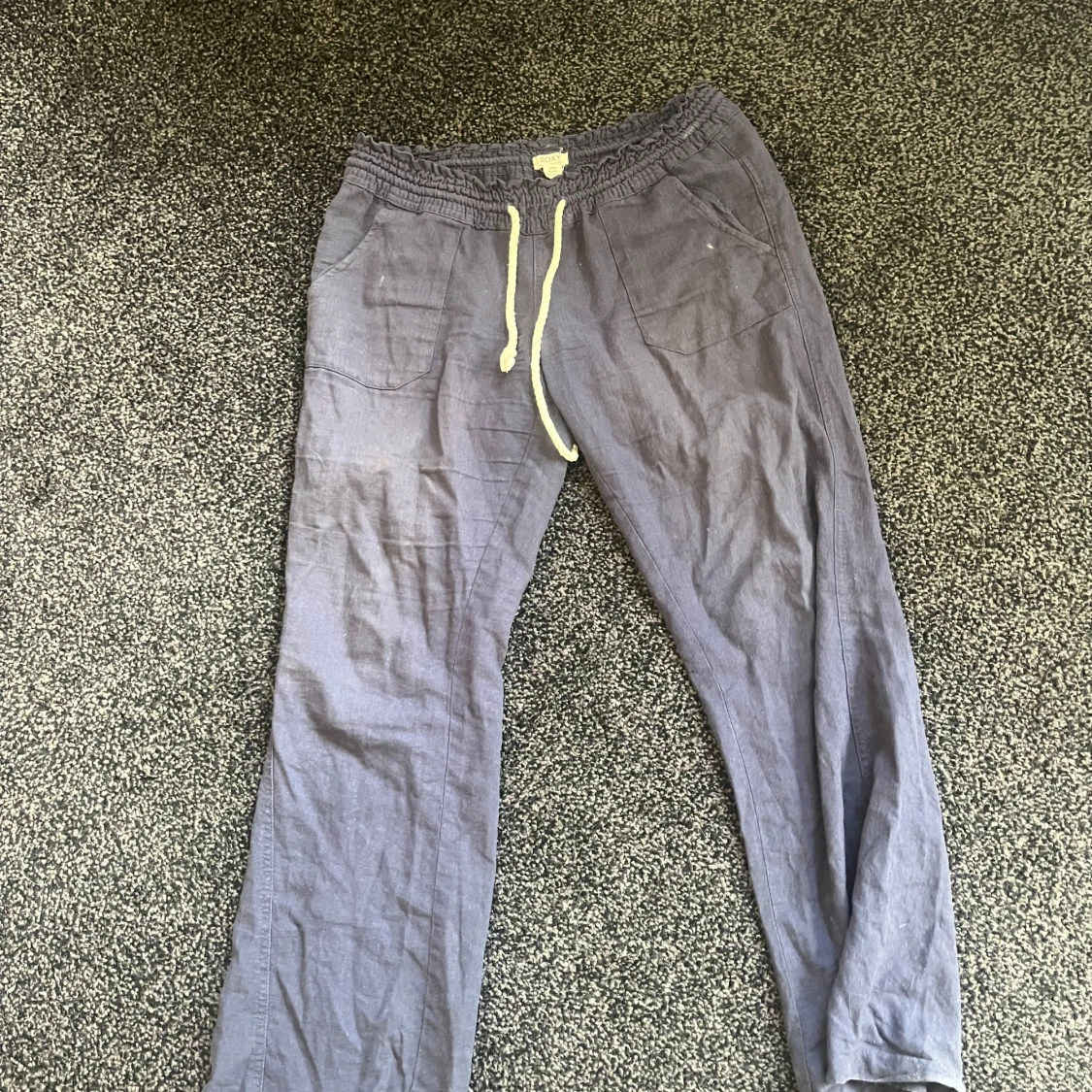 Blå linnebyxor från Roxy med dragsko