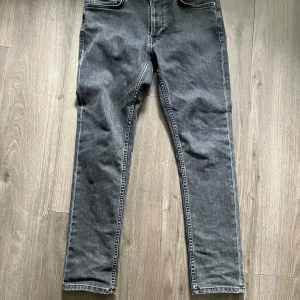Nudie Jeans - tja, säljer dessa nudie jeans i storlek 30/30. Passar bättre på 29/30. Hör av er vid frågor samt funderingar 🤙🏽😇