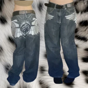 Coola Baggy byxor❤️ - Super fina byxor ifrån märket your local dealer❤️de har inga defekter och coola designer på baksidan❤️totalängden: 101cm, innerbenslängden: 73cm, midjemottet:38x2cm benöppningen: 22x2 cm❤️de är bara att skiva om du har frågor😊