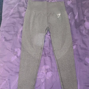 Tights - Gymshark seamlesa tights midwaist, så bekväma och uttöjbara och passar Xs och S. LJUSGRÅ