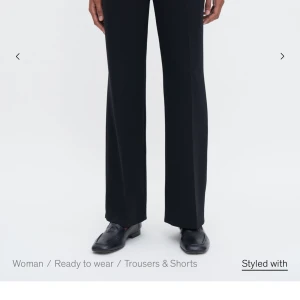 SÖKES Filippa K svarta byxor Hutton  - Jag söker dessa byxor i storlek xxs, 32. De ska vara i fint skick! 