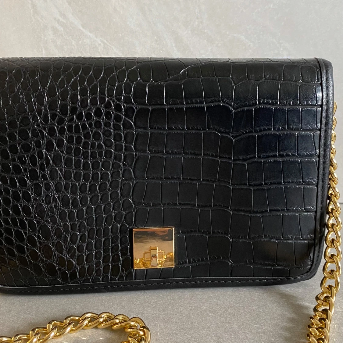 Svart axelväska med kedja - 2