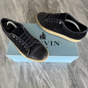 Lanvin skor  - Lanvin skor - Skick: Fint skick - Storlek 41, passar 42 - Tillbehör: endast skorna - Nypris: 4000kr - TrendWardrobe