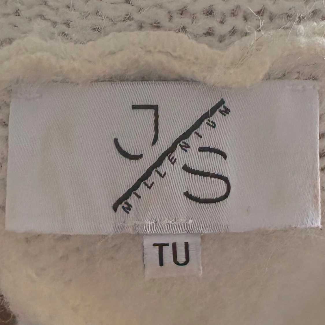 Vit stickad kofta med rosetter JS Millerys - 2