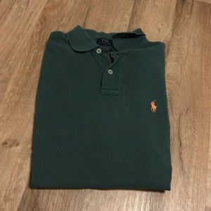 Ralph Lauren pike GE PRISFÖRSLAG  - Skick: 8/10 | Storlek: XS | Passar S | Passar perfekt för dig som är 170-180 | Nypris: 1500 | Mitt pris: Ge prisförslag | Hör av er vid frågor. 