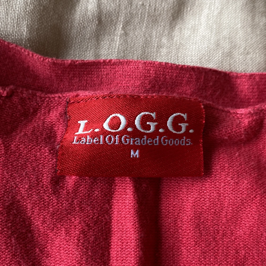 Röd stickad kofta från Logg - 1
