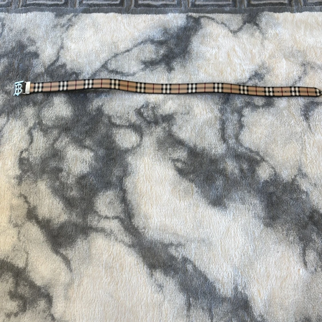 Burberry vändbart bälte med silverdetalj