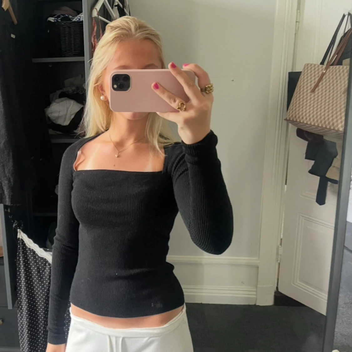 Svart ribbad långärmad topp