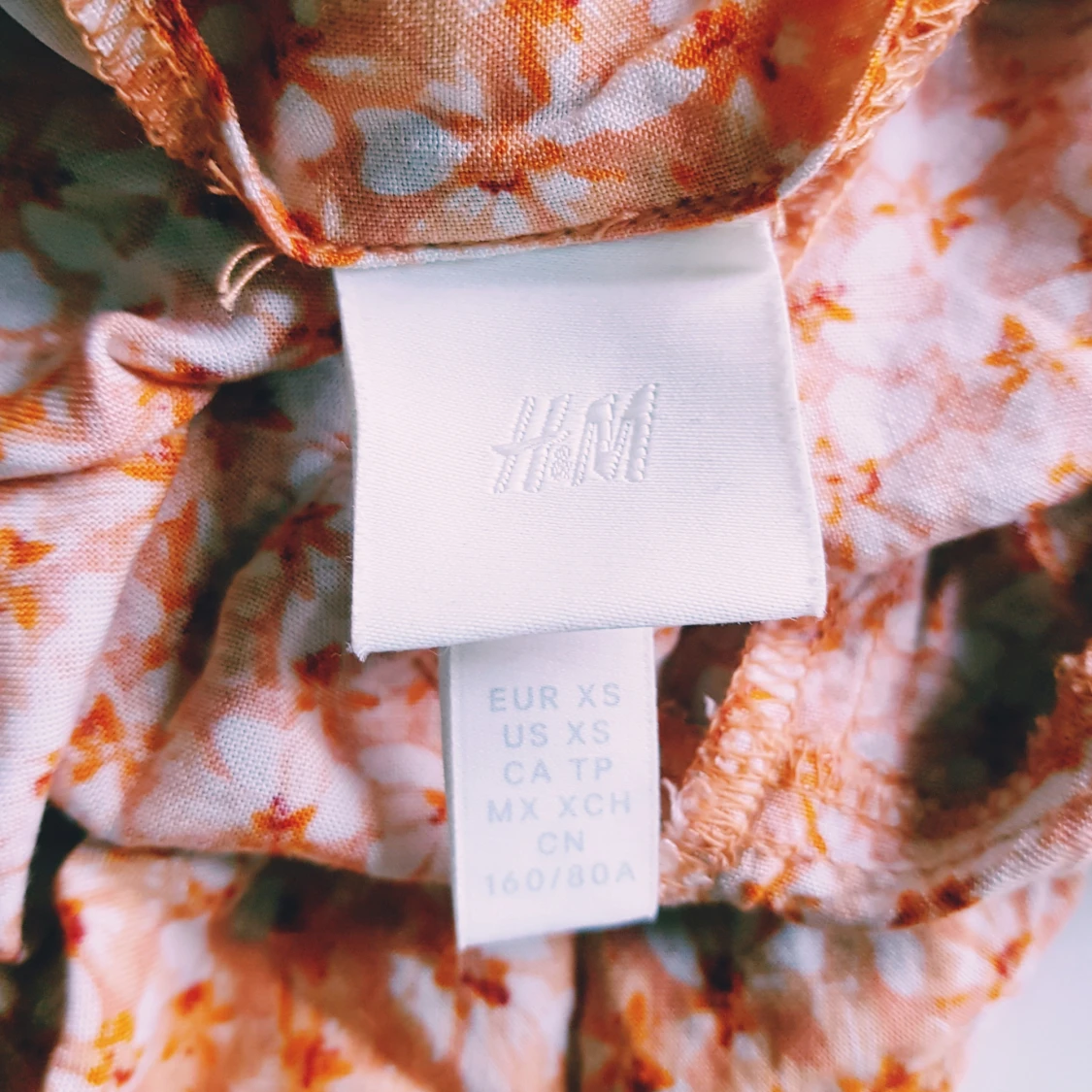 Blommig omlottklänning från H&M XS - 2