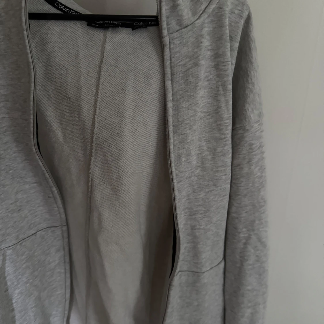 Grå hoodie från Calvin Klein