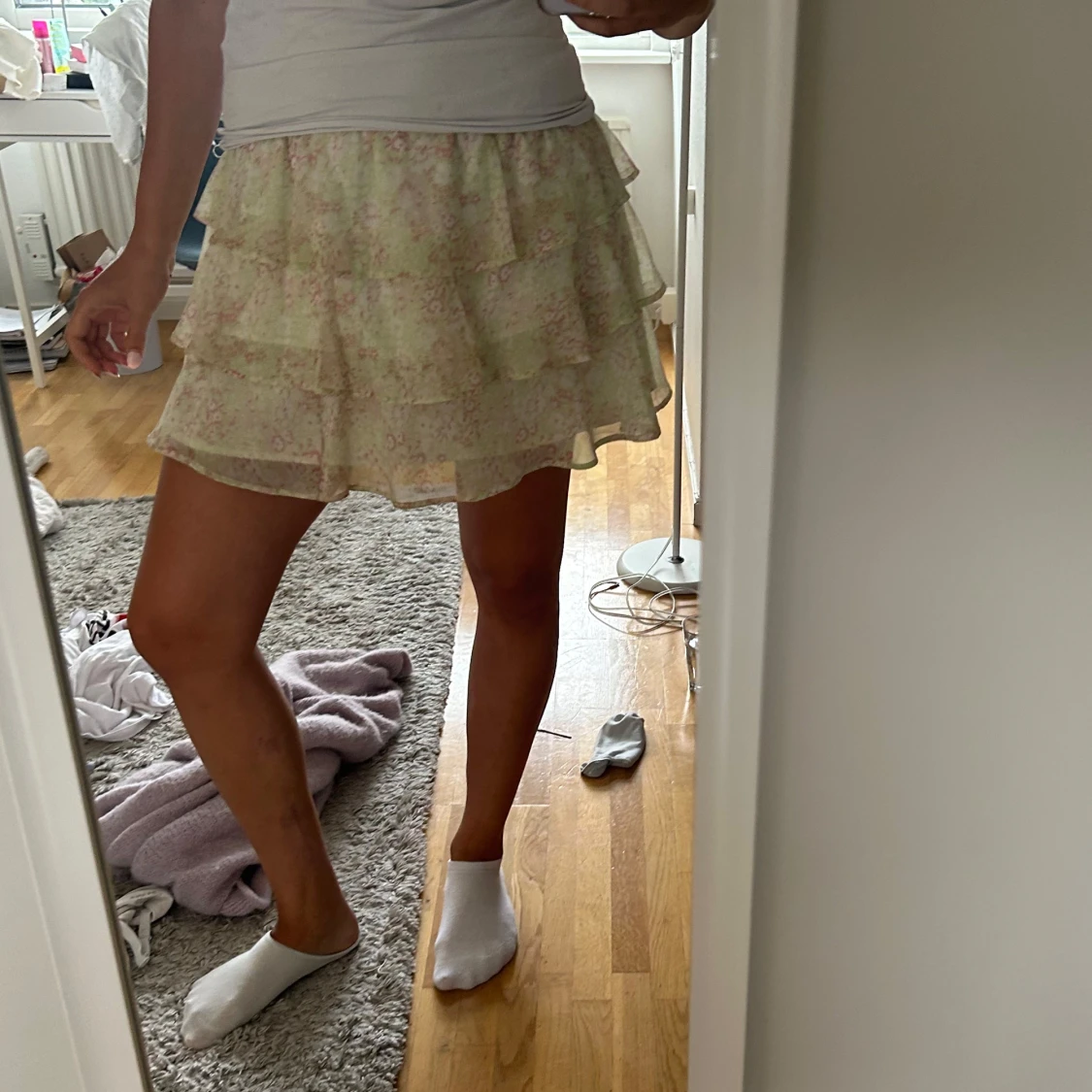 Blommig volangkjol i pastell - 2