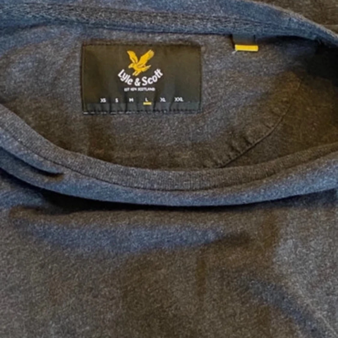  t-shirt/  tröja  - 2