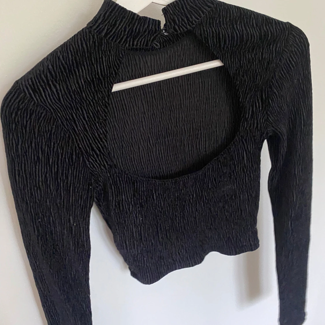 Svart långärmad topp med öppen rygg - 2