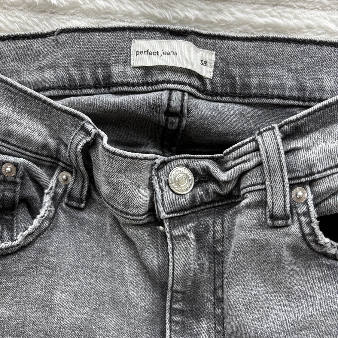 Grå jeans från Gina, stl 38