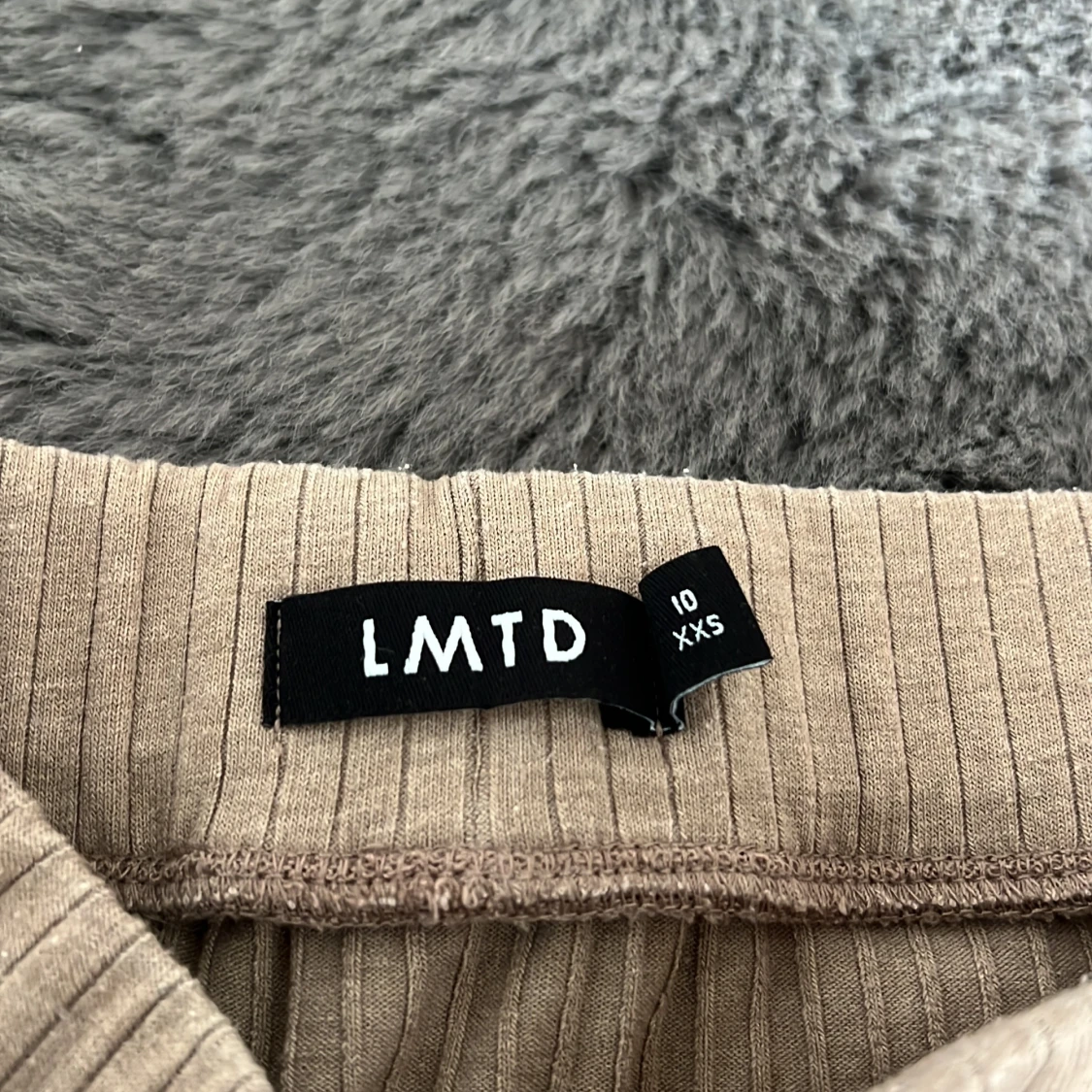 Beige ribbad långkjol från LMTD - 1