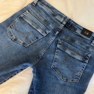 Valerie LTB jeans - Jätte fina LTB jeans i modellen ”valerie” i jätte bra skick🫶 Midjemått: 40cm rakt över, Innerbenslängd: 85cm, Grenmått: 19cm 