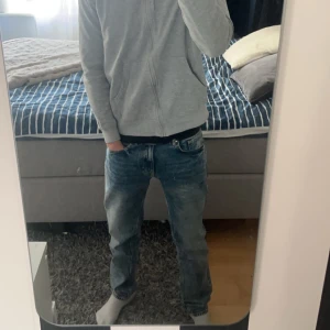 Tiger of Sweden Jeans - Tja, Säljer dessa riktigt feta jeansen ifrån märket Tiger of sweden i storlek 30/34 o passar runt 180cm, Jeansen är i nyskick och oanvända, Nypris ligger på 1400 kr