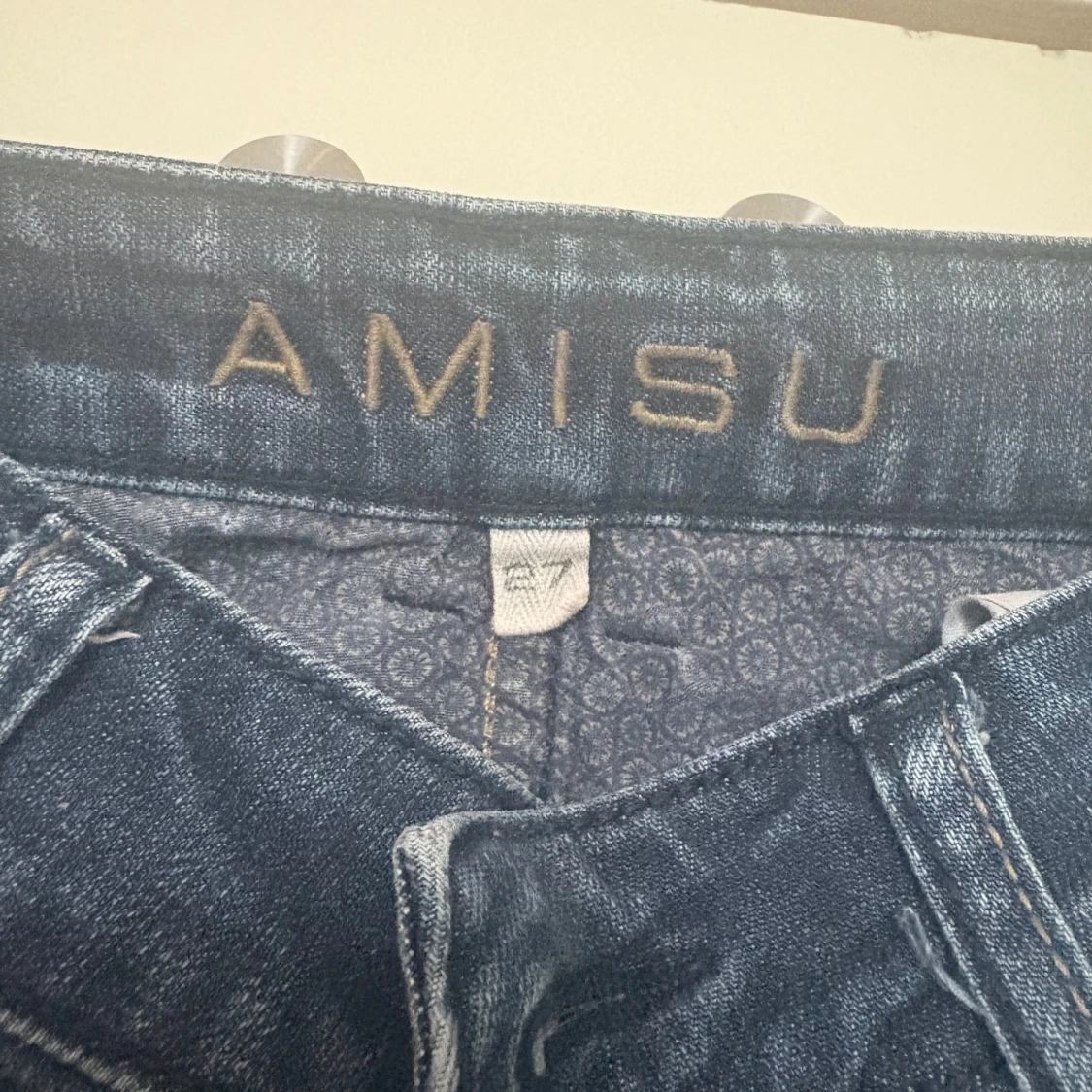 Blå lågmidjade jeans från Amisu - 2