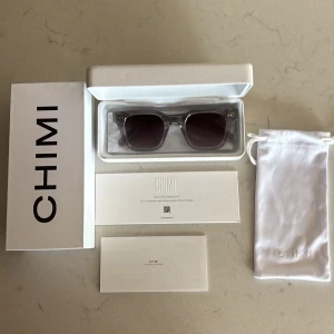 Chimi 04 grå - Säljer ett par chimi 04 grå, väldigt sparsamt använda, som nya förutom att dom är lite gamla. 