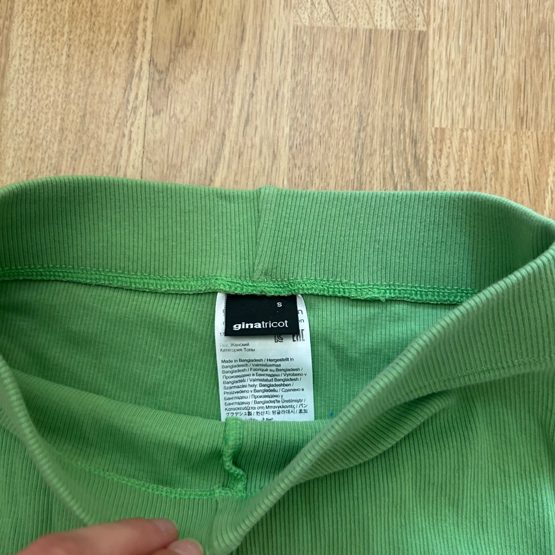 Gröna ribbade cykelshorts Gina Tricot - 1