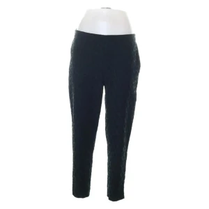 Fina byxor i mörkgrön och svart - Snygga byxor från Object med diskret mönster i mörkgrön och svart med elastisk midja.. Perfekta för dig som vill ha en stilren look med en twist.