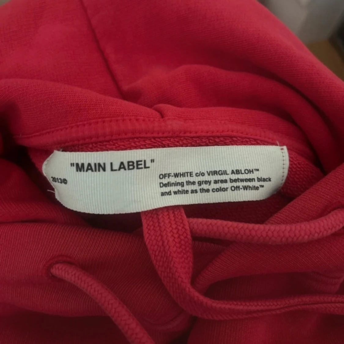 Röd Off-White hoodie med print - 1