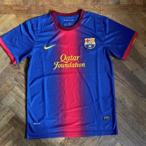 FC Barcelona 2012/13 Hemmatröja - Helt ny, aldrig använd, storlek M. Hör av dig vid intresse!🙌