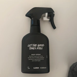 Lush Let The Good Times Roll  - Delikat karamellpopcorn doft😍, 200 ml, ungefär 85% kvar i den bara använt den fåtal gånger. Nypris 395 mitt pris 250