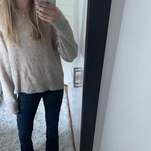 Beige stickad tröja Carin Wester  - Superfin beige stickad tröja från Carin Wester i storlek XS 💕💕