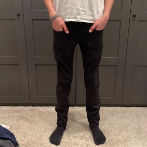 Jeans från replay - Tjena, säljer ett par riktigt feta replay anbass för skit bra pris. De är i storlek W29 L32 och är slim. Priset kan diskuteras, skriv gärna om fler frågor?