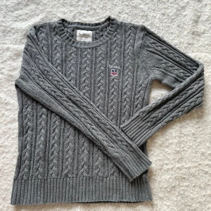 Bondelid Tröja - Säljer denna fräscha Bondelid tröja i storlek M perfekt inför våren å en sjukt snygg färg dessutom! HMU om just du är sugen!✌️