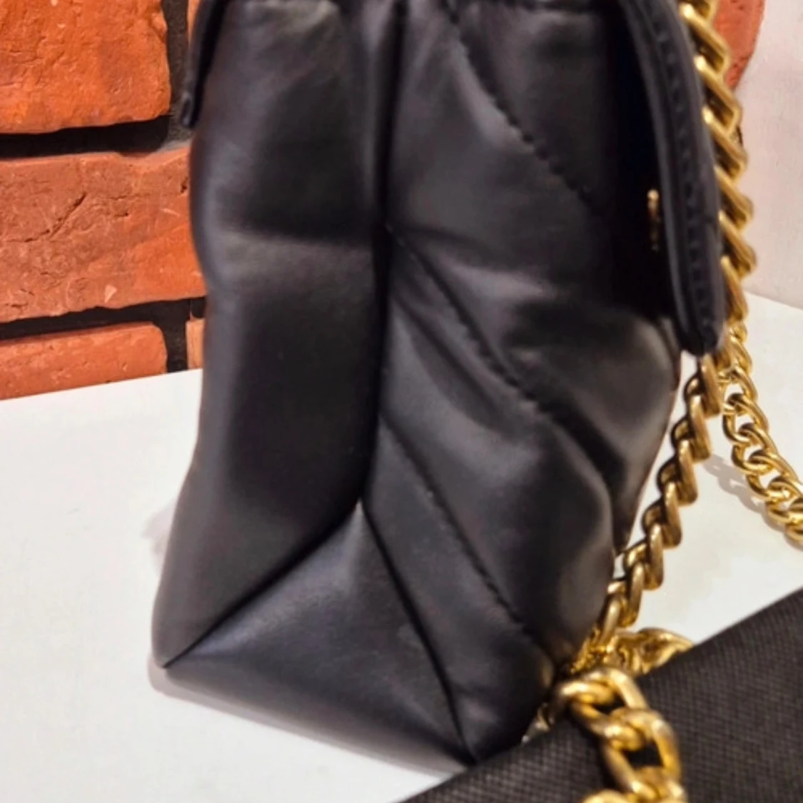 Svart quiltad axelväska från Kurt Geiger - 4