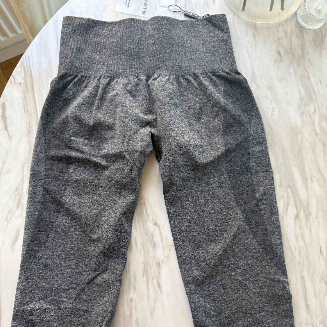 Grå leggings från NVGTN - 2