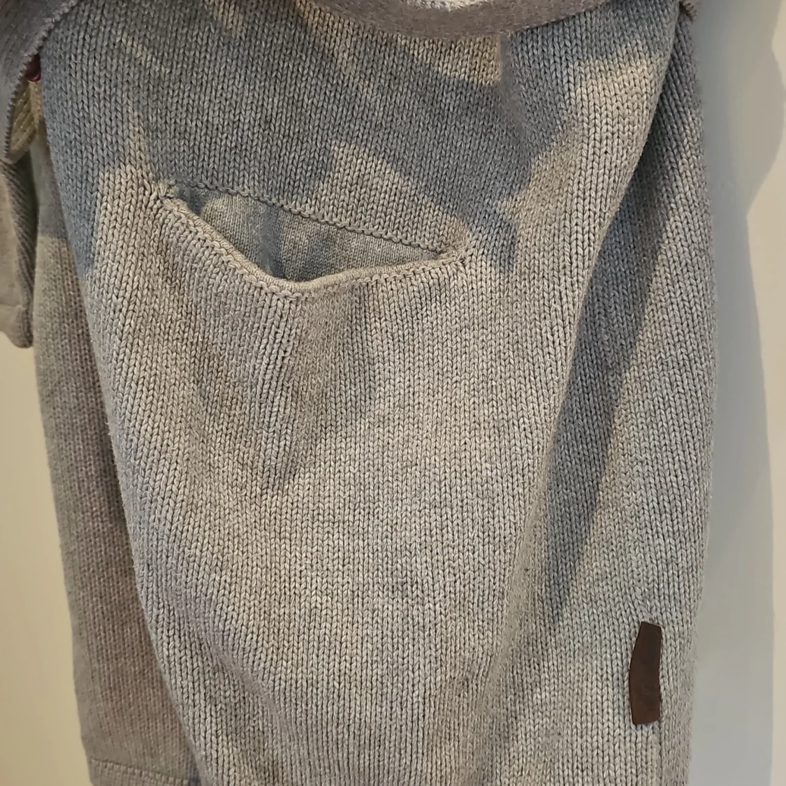 Grå stickad kofta från Lexington - 2